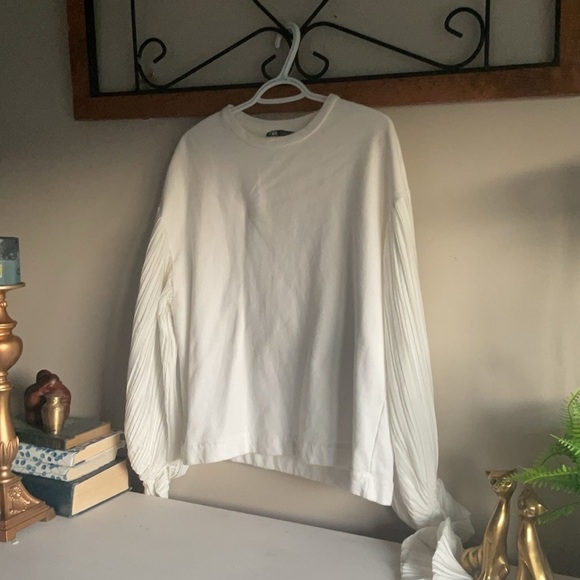 Zara White Long Sleeve Shirt sm spot on front - Picture 1 of 5